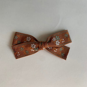 Small bow // brown green vintage floral