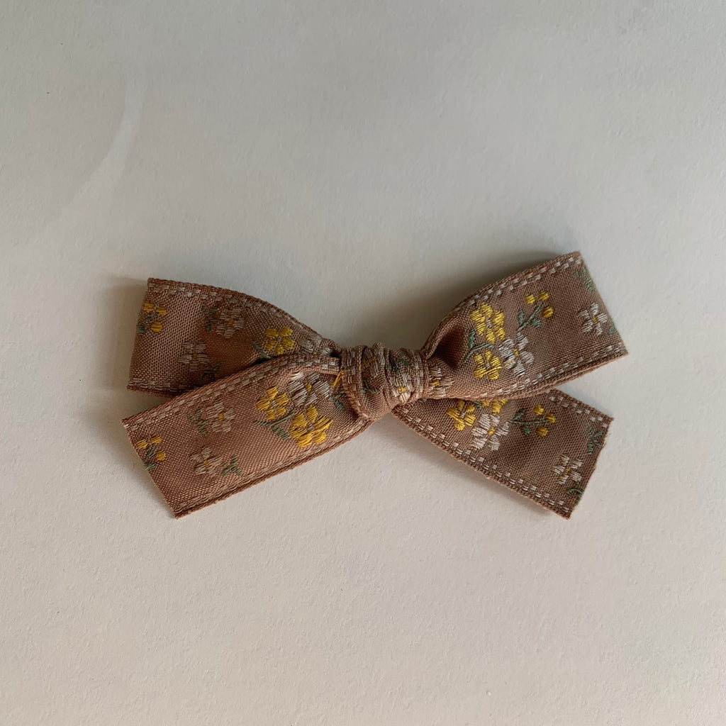 Small bow // tan yellow vintage floral