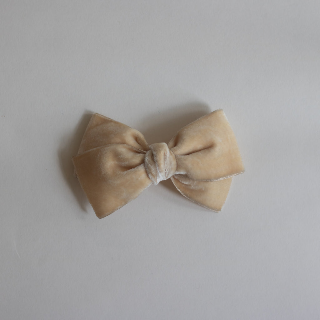 Medium Velvet // pale yellow