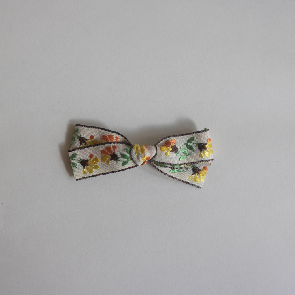 Small bow // yellow orange floral vine