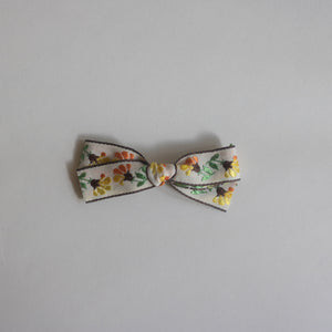 Small bow // yellow orange floral vine