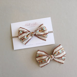 Medium Floral// Brown Vintage Scallop