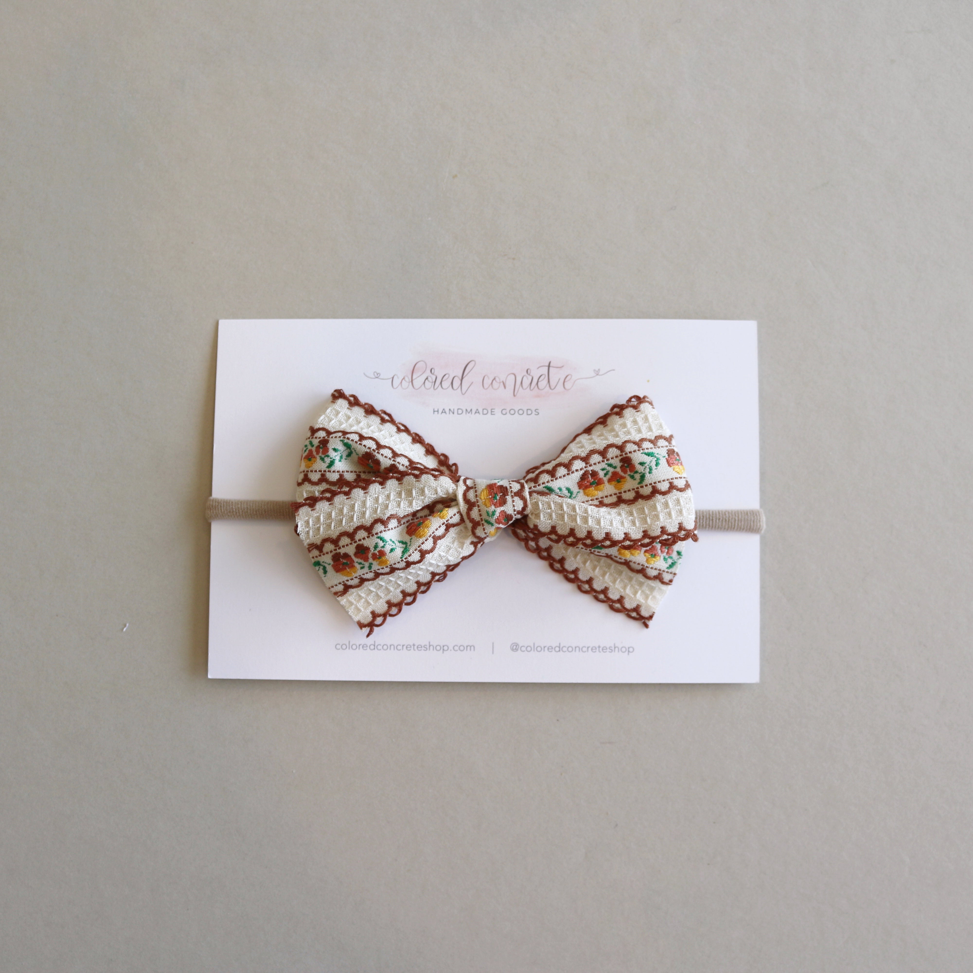 Medium Floral// Brown Vintage Scallop