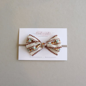 Medium Floral// Brown Vintage Scallop