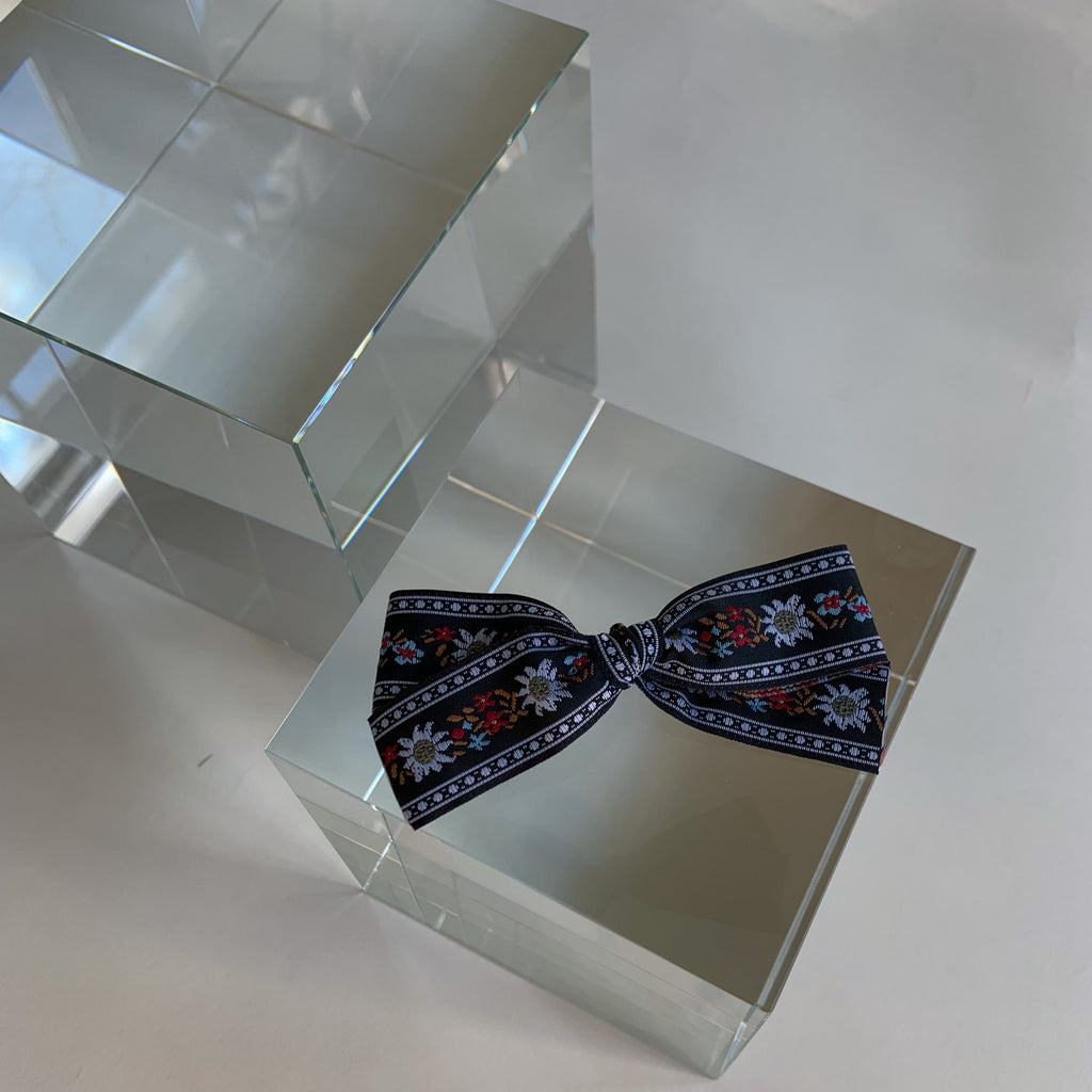 Small bow // black floral